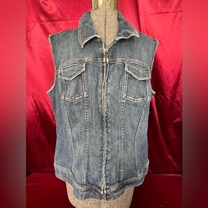 Style & Co. Denim Vest/Sleeveless Jacket with Zipper front.